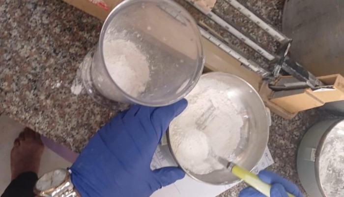 منزل صيدلي بغزة يتحول إلى معمل أدوية لمواجهة الحصار