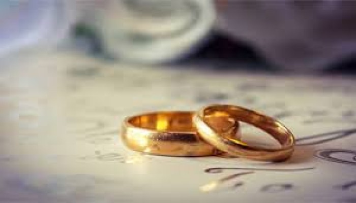 من قال لكِ إن القوة بطلب الطلاق؟