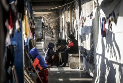 خروقات الاحتلال لاتفاق غزة تتواصل.. إصابات ونسف للمباني