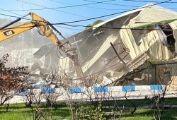 هدم الاحتلال مقر الأونروا في القدس.. استهداف الوكالة والعودة