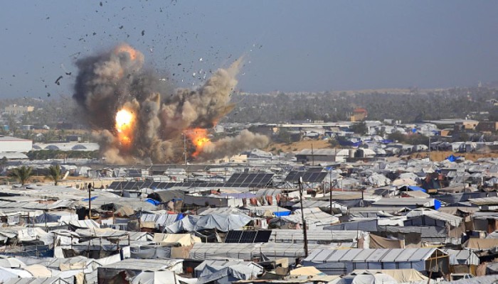 26 شهيدًا وإصابات بسلسلة غارات صهيونية على غزة