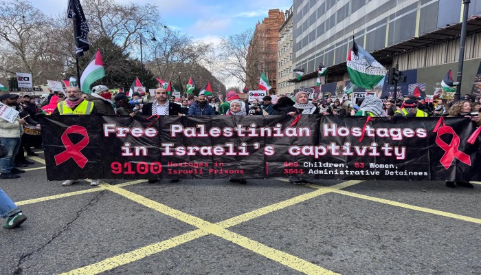 100 ألف متظاهر في لندن دعمًا لفلسطين ضد مبادرة ترامب