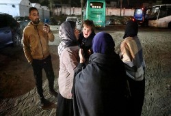 حماس تندد بتنكيل الاحتلال بالعائدين عبر رفح