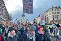 مظاهرة في ستوكهولم ضد خروقات الاحتلال لاتفاق غزة