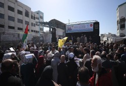 احتجاج أمام مقر الأونروا بغزة رفضاً لمحاولة تصفيتها