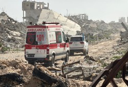 مستشفيات غزة محطات انتظار قسرية