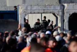 القدس ثكنة عسكرية للاحتلال في أولى جمع رمضان