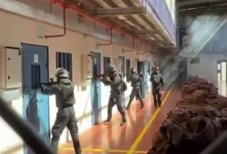 الاحتلال يمنع الأسرى من الصيام والإفطار في المواعيد الصحيحة