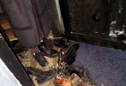 صهاينة يشعلون النار بمسجد جنوبي نابلس ويكتبون شعارات عنصرية