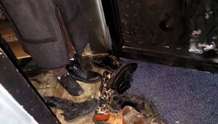 صهاينة يشعلون النار بمسجد جنوبي نابلس ويكتبون شعارات عنصرية