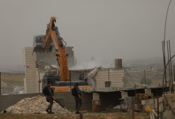 قوات الاحتلال تهدم 3 منازل ومنشأة زراعية في رام الله