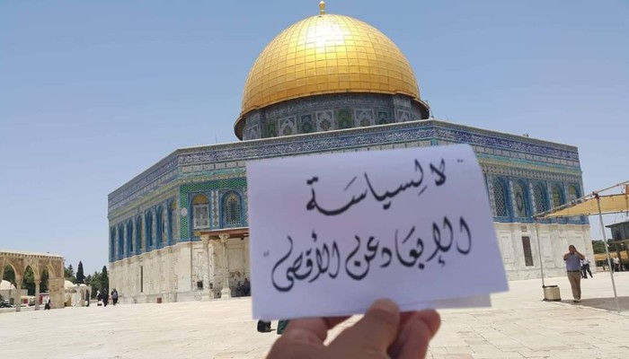 الاحتلال يصدر قرارات بإبعاد مقدسيين ويستهدف الأقصى