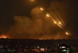 هجوم أمريكي صهيوني على إيران.. وطهران تقصف الكيان ودولا عربية