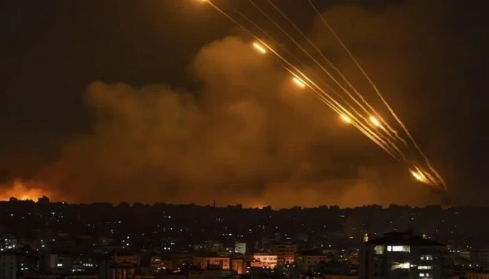 هجوم أمريكي صهيوني على إيران.. وطهران تقصف الكيان ودولا عربية
