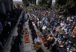 المسجد الأقصى خاليا من المصلين.. والاحتلال ينشر جواجز عسكرية