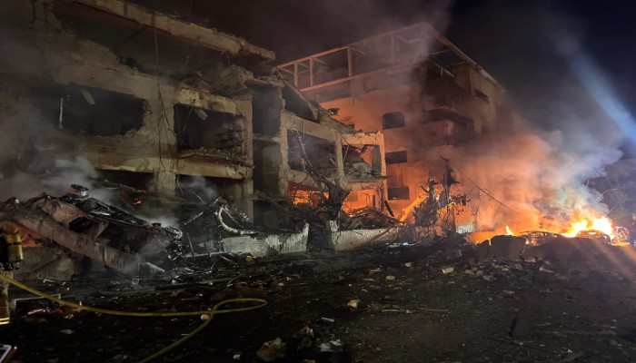 صواريخ إيران تحرق قلب الكيان.. قتلى ومئات المصابين ودمار واسع