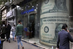 تسارع خروج الأموال الساخنة من مصر... والجنيه يواصل الهبوط