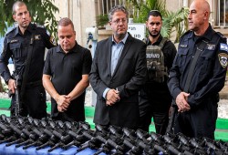 عسكرة القدس المحتلة.. 300 ألف رخصة سلاح للصهاينة