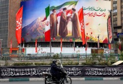 فايننشال تايمز: حرب إيران تنذر بفشل ذريع وسقوط نموذج فنزويلا