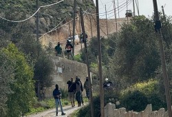 الاحتلال يحاصر قرية قرب طوباس.. وحرق منازل في الأغوار
