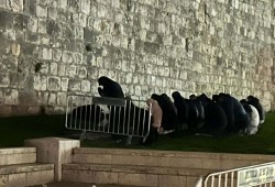 قوات الاحتلال تمنع اقتراب مصلين من أبواب الأقصى