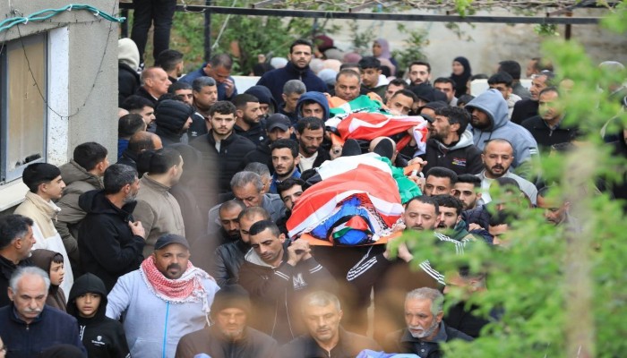 الاحتلال يعدم عائلة فلسطينية بالضفة.. 4شهداء بينهم طفلان