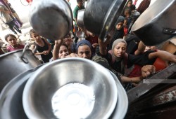 الاحتلال يستغل الحرب مع إيران لتجويع المدنيين في غزة