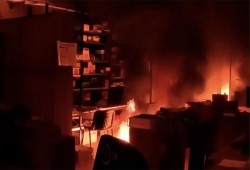 إشعال النار في مصنع بالتشيك يصدر أسلحة للاحتلال