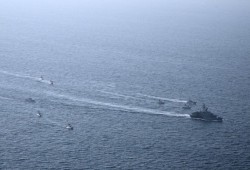 إيران تهدد بالرد في باب المندب إذا هوجمت جزيرة خارج