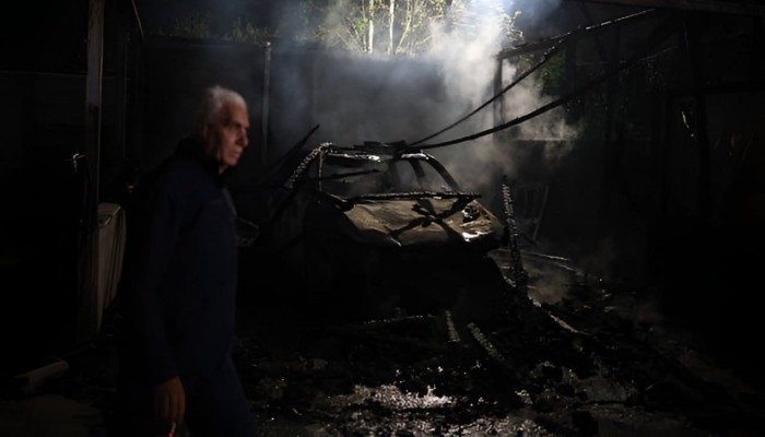 تصاعد هجمات المستوطنين بالضفة.. إصابات وحرائق وإغلاق طرق