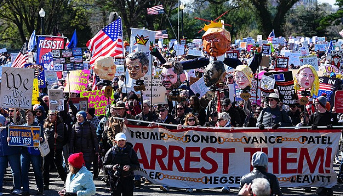 مظاهرات واسعة ضد ترامب والحرب على إيران