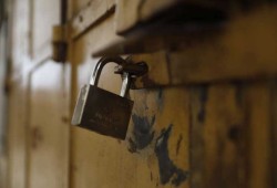 إضراب عام يشل الضفة المحتلة تنديدا بقانون إعدام الأسرى