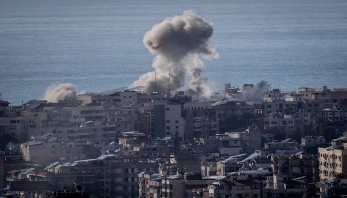 العدو الصهيوني يواصل قصف لبنان ويرفض شموله بالهدنة