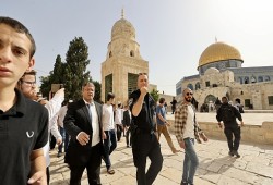 الإرهابي بن غفير يقود اقتحاما للأقصى بحماية قوات الاحتلال