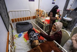 تحذير من انهيار صحي شامل في غزة بسبب قيود الاحتلال