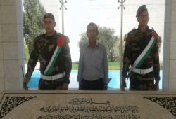 سلطة أبو مازن تسلّم المناضل الفلسطيني هشام حرب إلى فرنسا