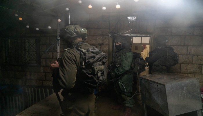 الاحتلال يشن حملة اعتقالات واسعة في الضفة والقدس