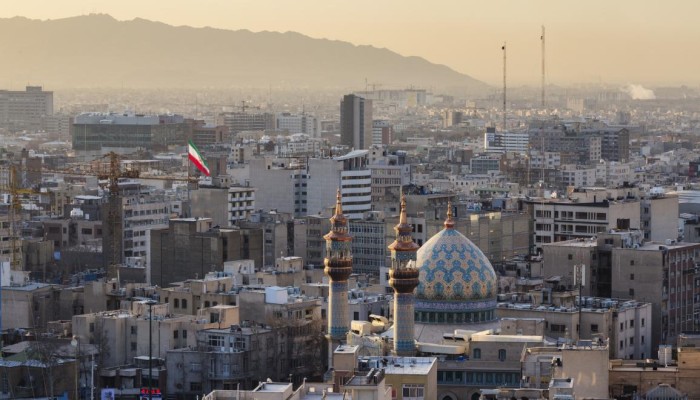 إيران تتوعد بالرد على احتجاز سفينة وتنفي استئناف المفاوضات