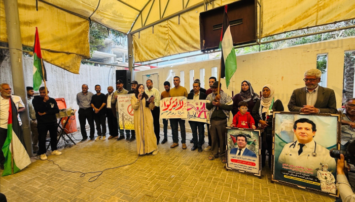 وقفة في غزة تندّد بالاعتداءات على الأسرى بسجون الاحتلال