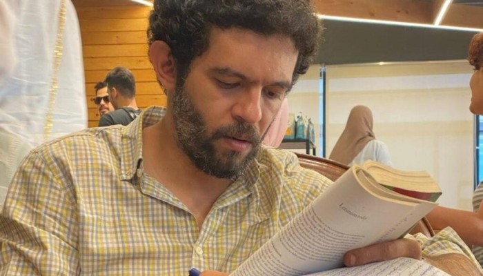 قضاء الانقلاب يحدّد موعد محاكمة رسام الكاريكاتير أشرف عمر