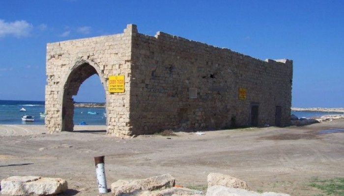 مخطط صهيوني لبناء سياحي فوق مقبرة الطنطورة الفلسطينية