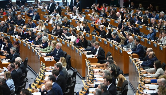 نواب أوروبيون يطالبون بتعليق الشراكة مع الاحتلال