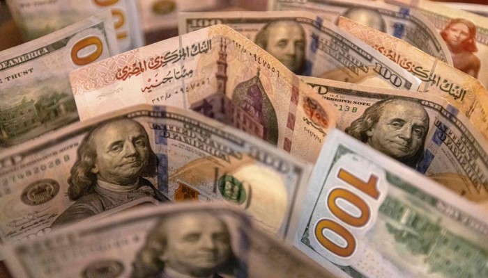 سعر الدولار يقترب من54 جنيهاً