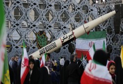 خيارات عسكرية.. ترامب يهدد وإيران تتوعد