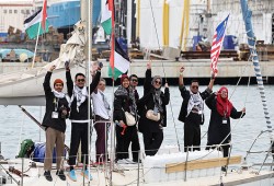 3 نشطاء في أسطول الصمود العالمي يضربون عن الطعام