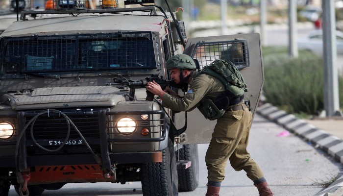 استشهاد شاب فلسطيني وإصابة 45 آخرين في نابلس