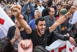 الغضب يتصاعد في تونس ضد قيس سعيّد