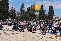 60 ألفاٍ يؤدون صلاة الجمعة في المسجد الأقصى