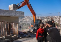 الاحتلال يجبر عائلة على هدم 7 منازل بالقدس