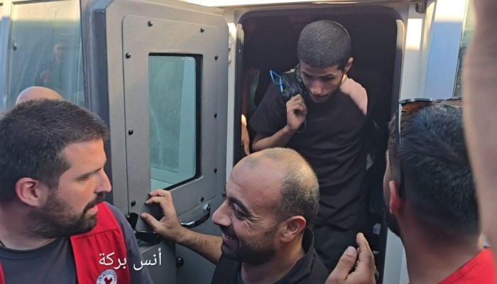 الإفراج عن 10 أسرى من غزة بحالة صحية متدهورة